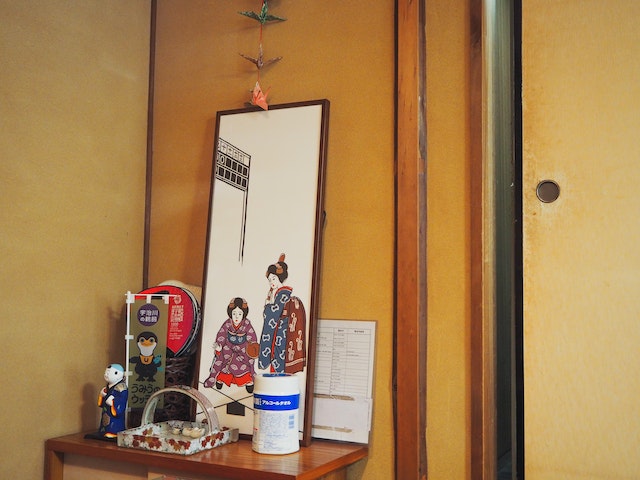 traditional-japanese-souvenirs-placed-on-wooden-table